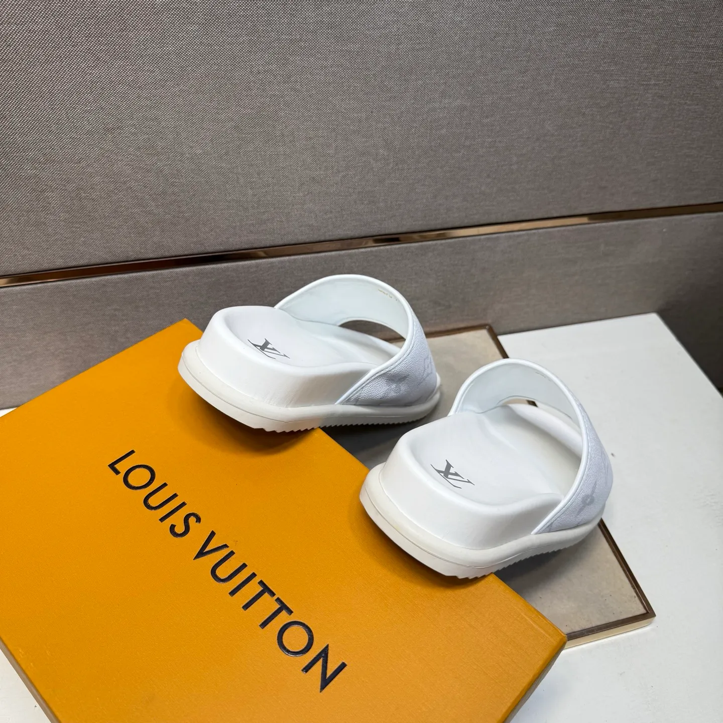 ⬛️Men's shoes 💰p320 [LV～] Men's casual slippers 2025z cabinet sales simultaneously 🔶Size: 38-44 #️⃣ 🔷3 colors🔜The upper is made of multi-material splicing ➕Genuine leather lining, comfortable and breathable, sole: original comfortable and wear-resistant outsole, ⚠️real thing📱photographed🎬real thing is better📢📢📢